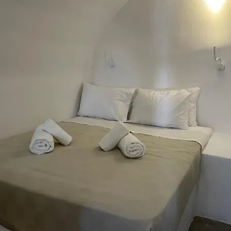Viletta Verte Fira (Santorini)